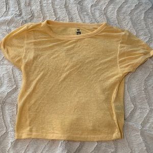 pacsun yellow tee. never been worn and in great condition